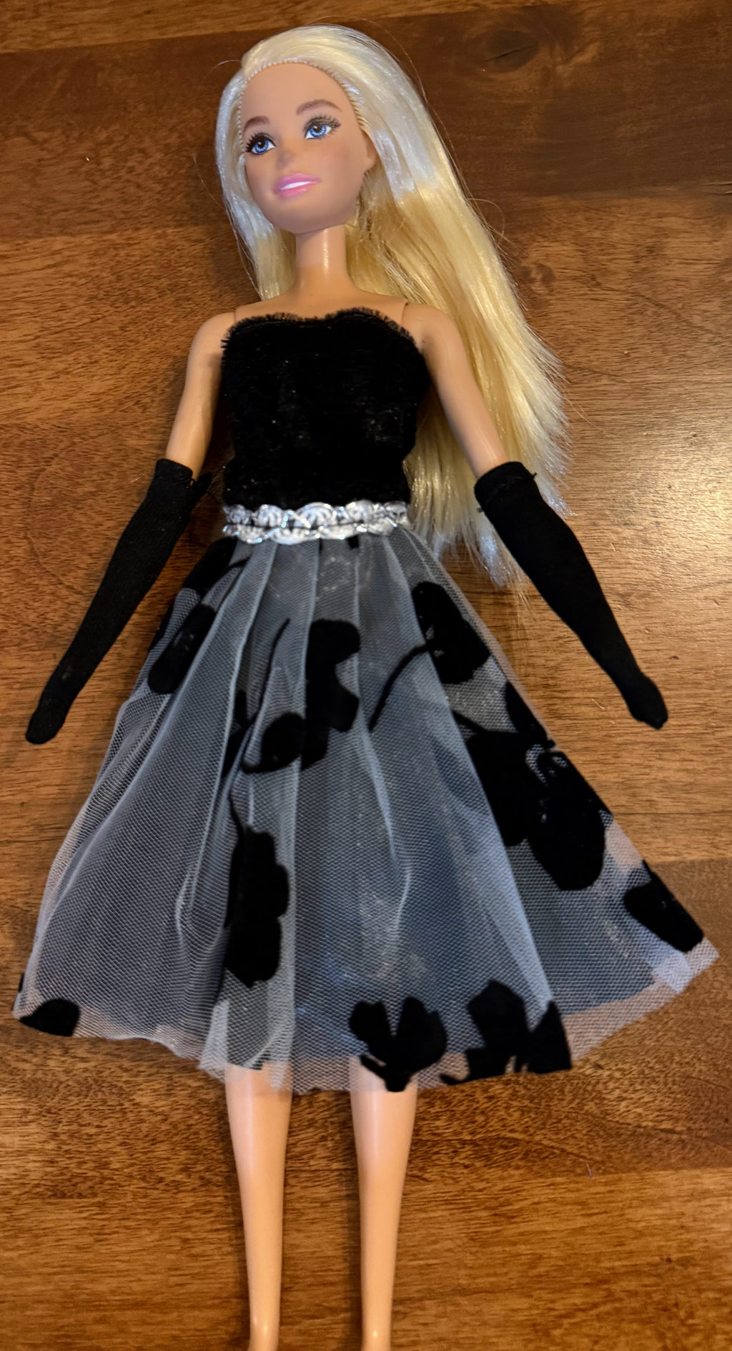 Barbie’s Retro Bows & Black-Tie Gala Set