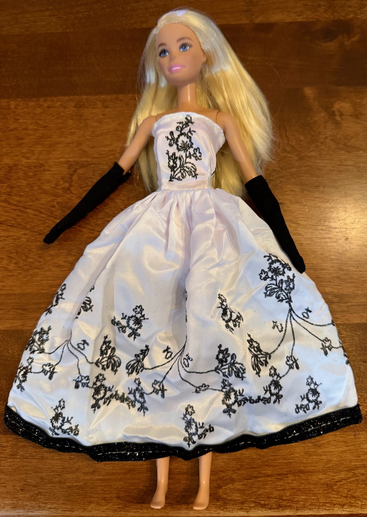 Barbie’s Retro Bows & Black-Tie Gala Set