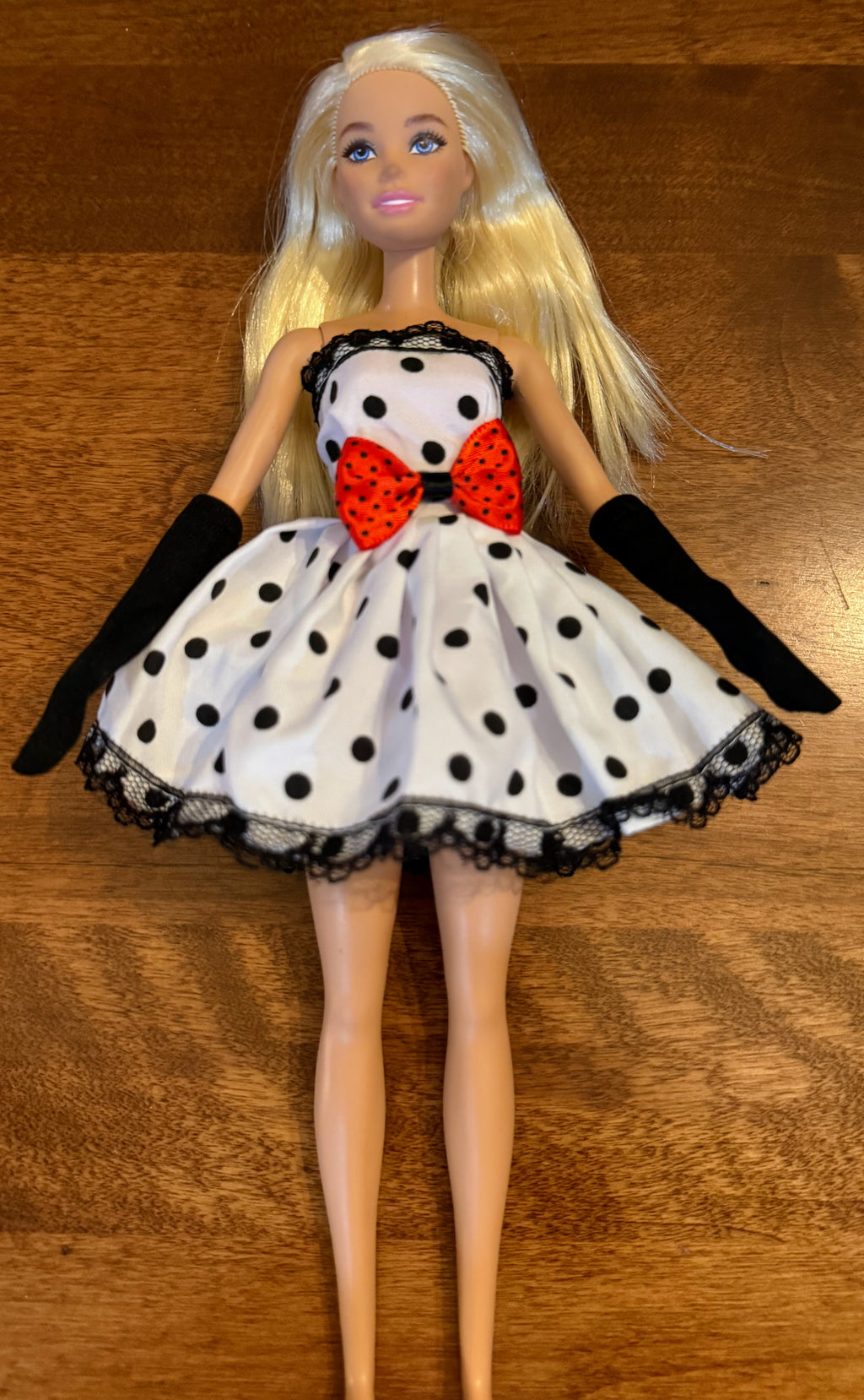 Barbie’s Retro Bows & Black-Tie Gala Set